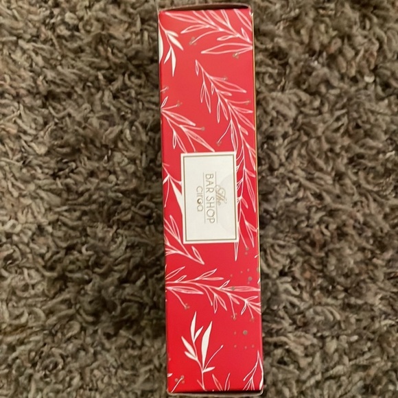 Jeweled Holiday Wreath Wine Bottle Stopper - Picture 3 of 5